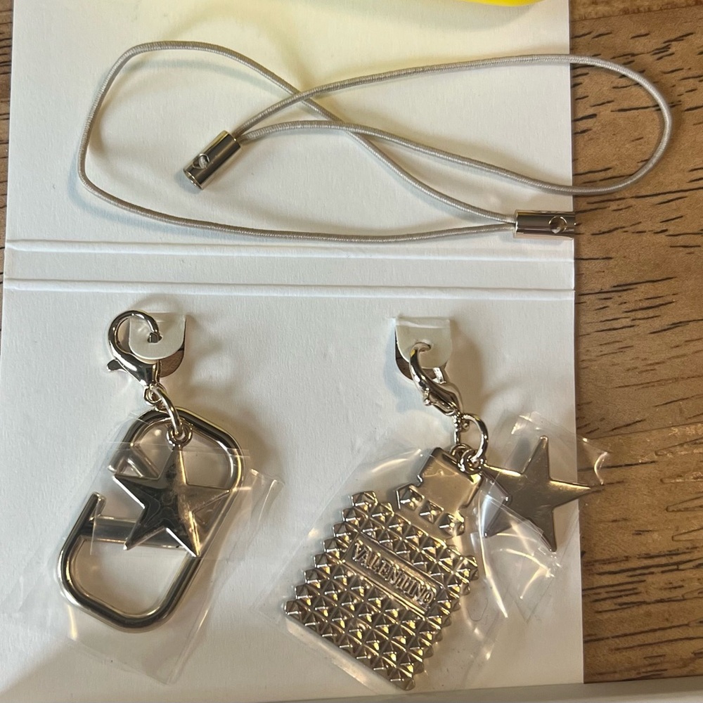 Valentino Gold Keychain Set - Picture 2 of 4